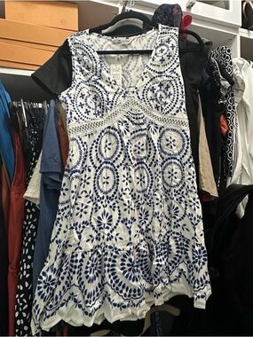 Cupshe White Sleeveless Tunic Dress with Blue Embroidered Pattern